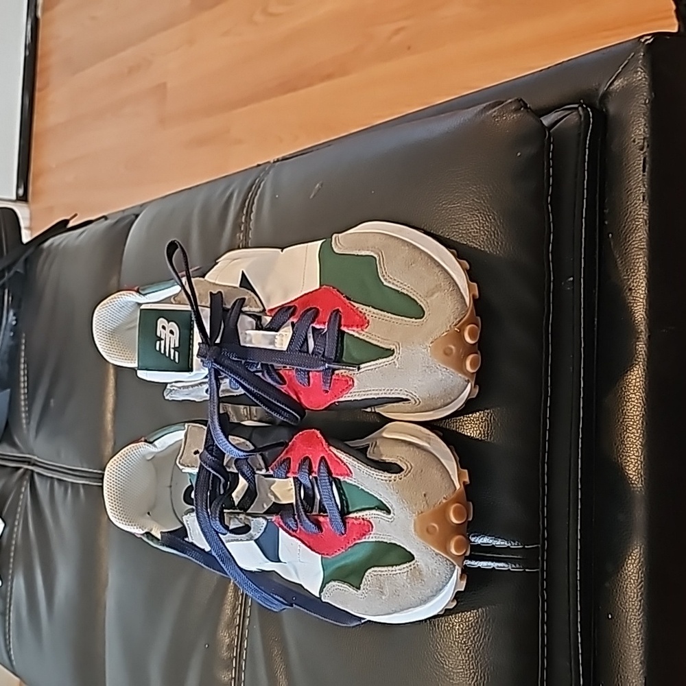 New Balance 327 Men shoes.  Size:10,5. Worn once